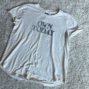 Old Navy cream tee shirt